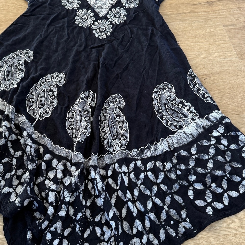 Dress - Picture 2 of 3